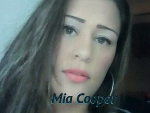 Mia_Cooper