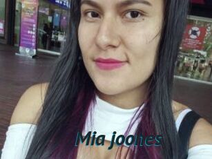 Mia_joones