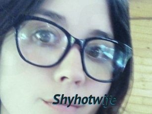 Shyhotwife